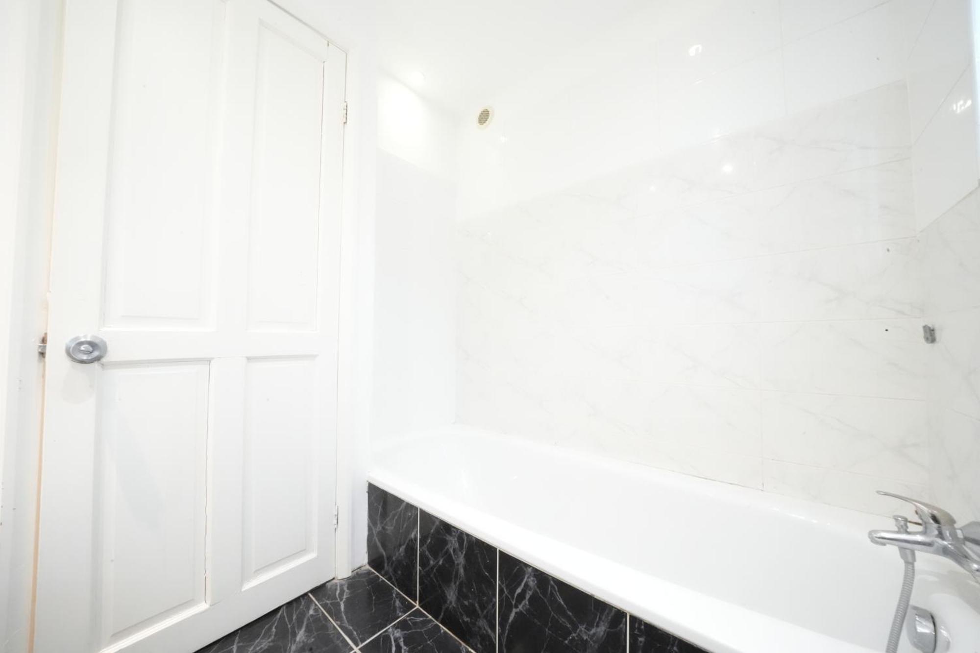 Airport Comfy Stay Harmondsworth Exterior foto