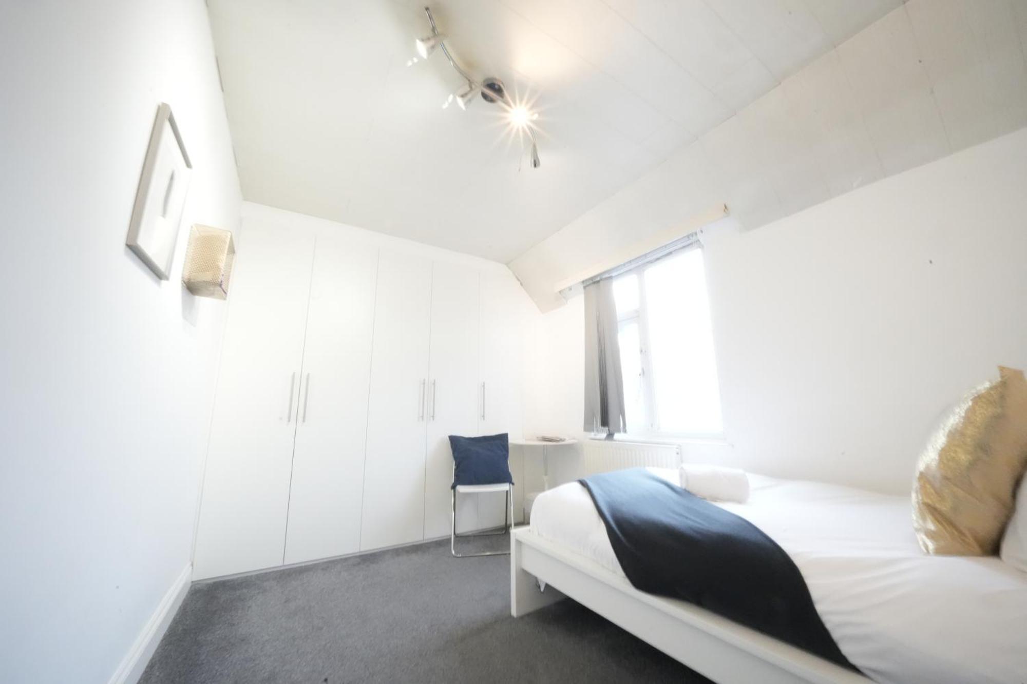 Airport Comfy Stay Harmondsworth Exterior foto