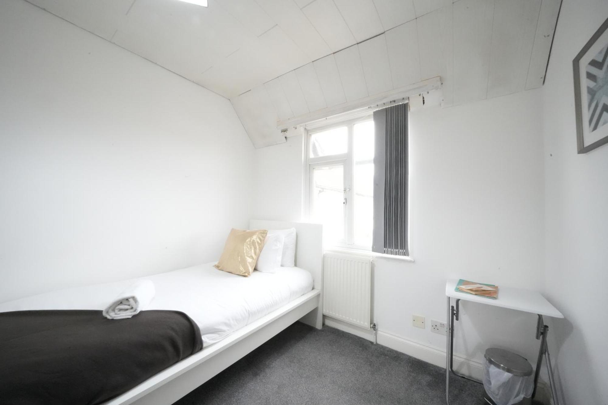 Airport Comfy Stay Harmondsworth Exterior foto