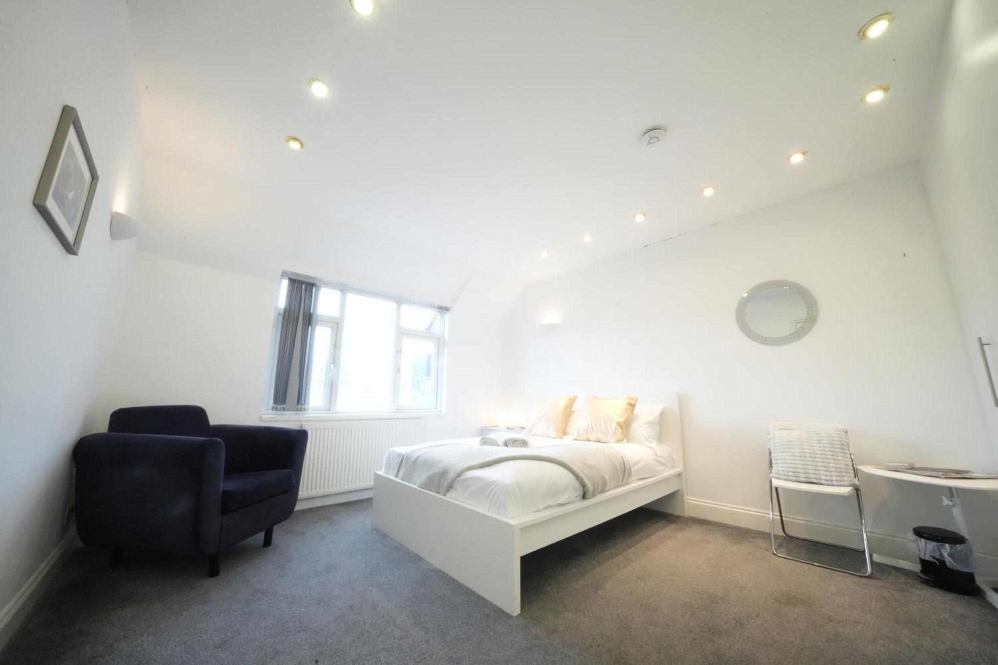 Airport Comfy Stay Harmondsworth Exterior foto