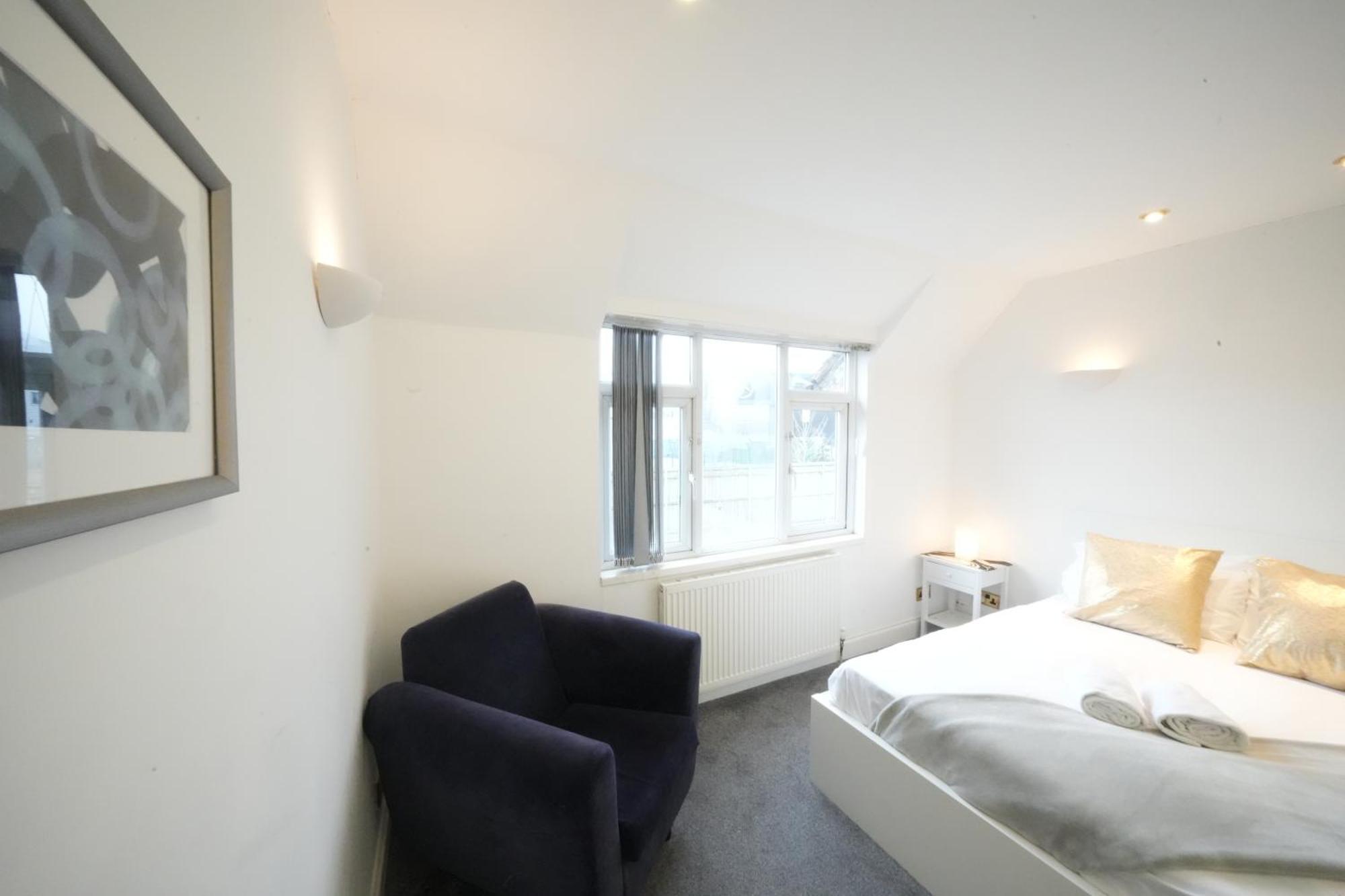 Airport Comfy Stay Harmondsworth Exterior foto