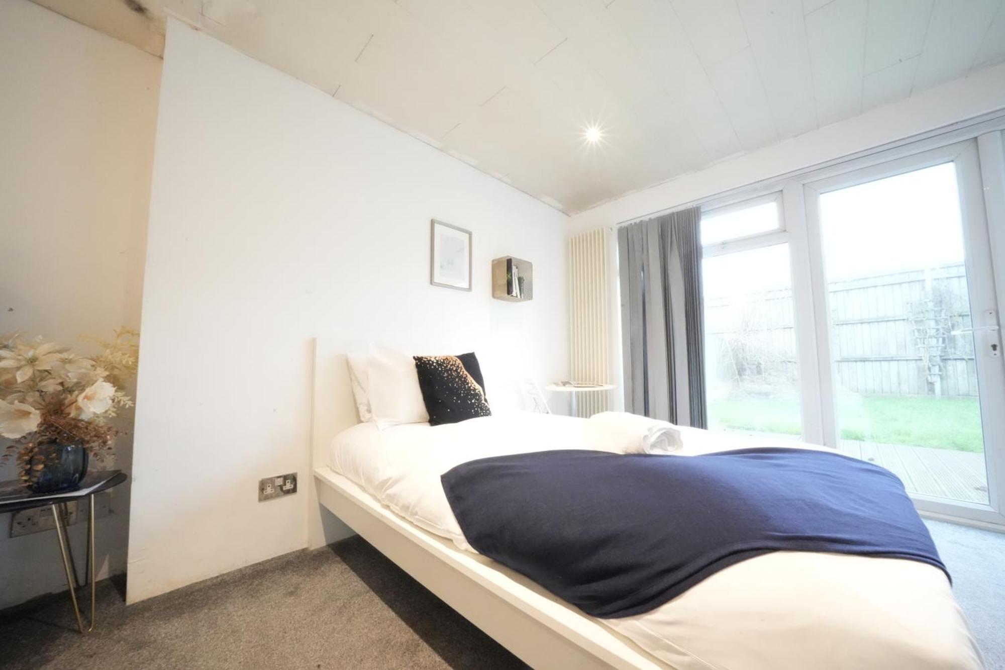 Airport Comfy Stay Harmondsworth Exterior foto
