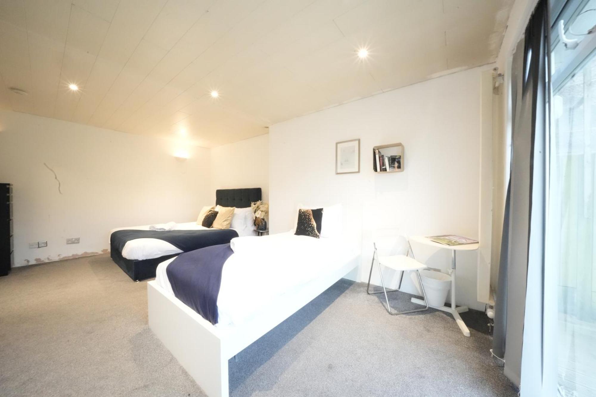 Airport Comfy Stay Harmondsworth Exterior foto