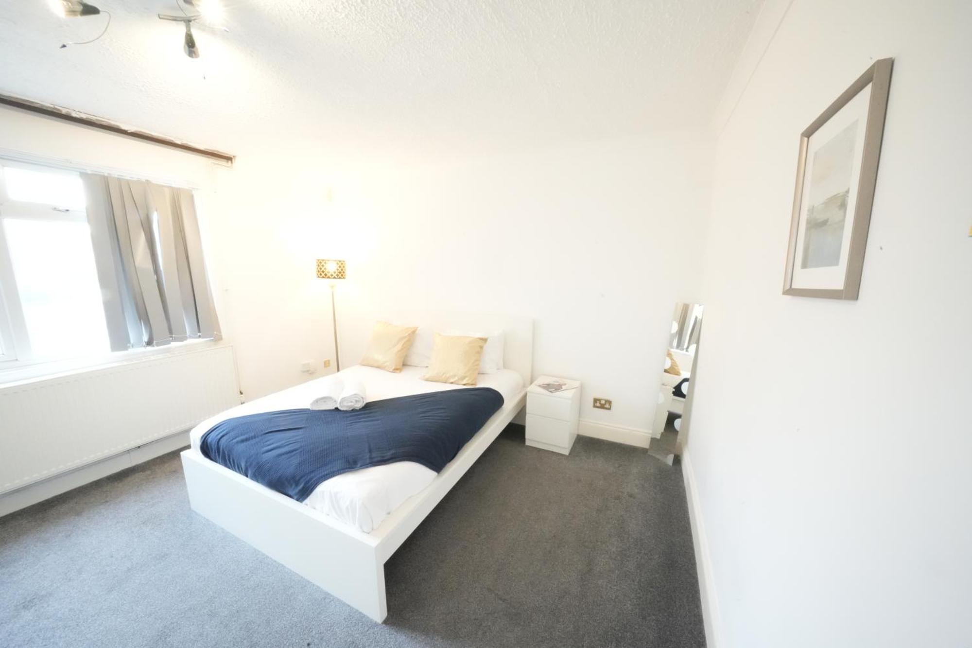 Airport Comfy Stay Harmondsworth Exterior foto